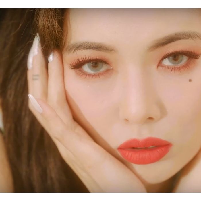 Vem ver o comeback da HyunA depois de dois anos com o MV de &quot;FLOWER SHOWER&quot;