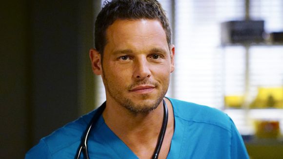 Showrunner de "Grey's Anatomy" revela que final de Alex Karev na série ainda não foi concluído