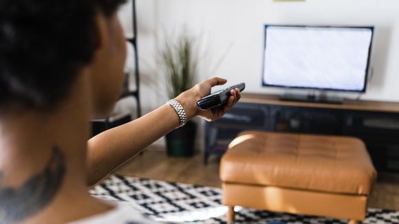 Monte looks para ficar na sala de casa e te indicaremos uma série para maratonar