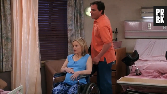 Em "Friends", Julie (Rachael Harris) é uma mulher que está prestes a dar a luz, assim como Rachel (Jennifer Aniston)