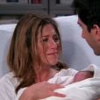 Em "Friends", o episódio no qual Rachael Harris aparece é o que Rachel (Jennifer Aniston) e Ross (David Schwimmer) têm um bebê