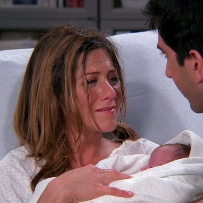 Em &quot;Friends&quot;, o episódio no qual Rachael Harris aparece é o que Rachel (Jennifer Aniston) e Ross (David Schwimmer) têm um bebê