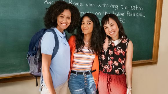 "Eu Nunca" é oficialmente renovada para a 2ª temporada e você já pode comemorar