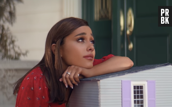 "De Repente 30" faz tanto sucesso, que virou até referência no clipe de "thank u, next", da Ariana Grande