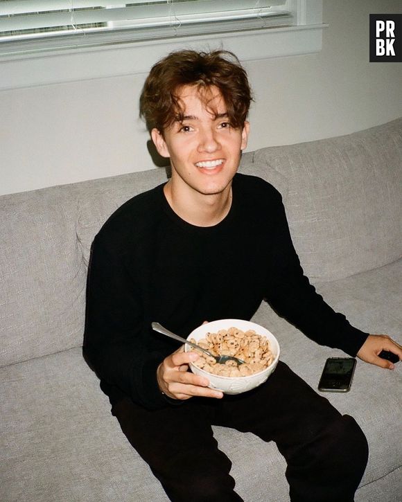 Noah Urrea é membro do Now United desde 2017