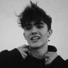 Noah Urrea, do Now United, é multitalentoso: ele toca mais de três instrumentos, canta, compõe e dança!