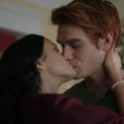 "Riverdale": KJ Apa e Camila Mendes mostram como são feitas as cenas de beijo agora