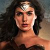 Gal Gadot exibe nova armadura da Mulher-Maravilha em capa da Rolling Stone