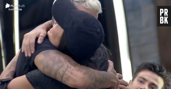 "A Fazenda 12": Lipe e Stéfani fazem as pazes