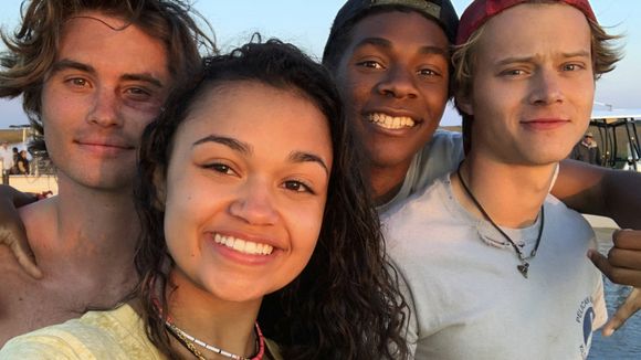 Netflix e criadores da série "Outer Banks" são processados por plágio