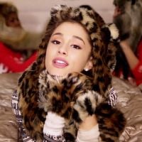 Ariana Grande lança clipe divertido para sua canção natalina, "Santa Tell Me"