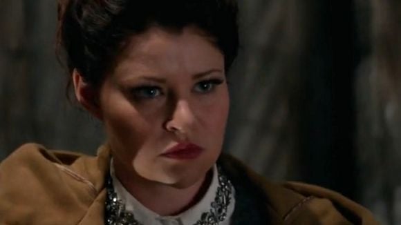 Na 4ª temporada de "Once Upon a Time": Belle surpreende e rouba a cena no mid-season finale!