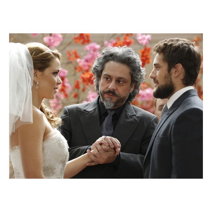 &quot;Império&quot;: Cristina troca de lugar com Maria Clara e se casa com Vicente