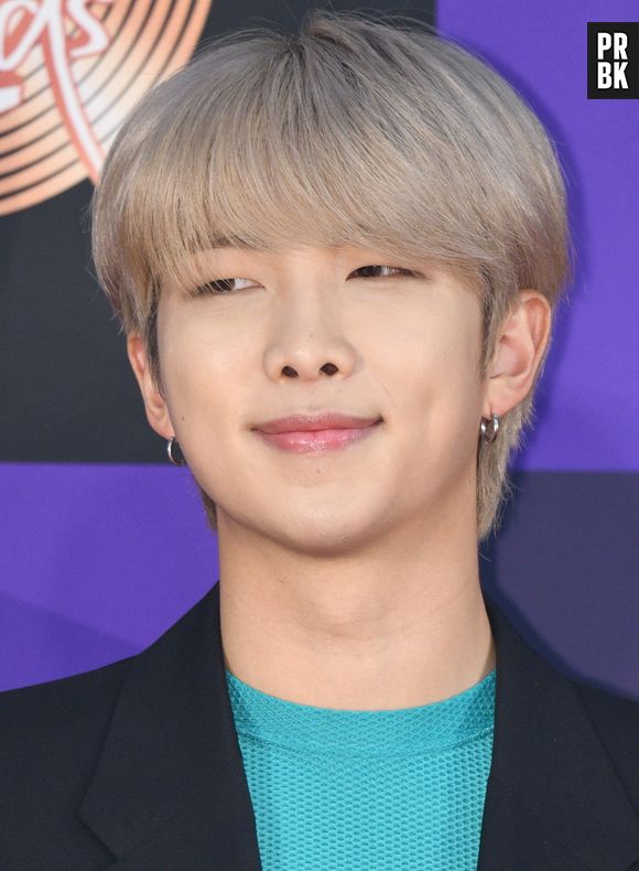 RM, do BTS, compara a cor do seu cabelo atual está 'tão gaeturl', palavra usada para se referir ao pelo de cachorro