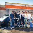 Antes do ensaio na praia, o BTS tinha lançado fotos em um posto de gasolina