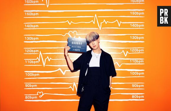 No segundo ensaio divulgado, J-Hope, do BTS, aparece ainda com o cabelo um pouco mais escuro