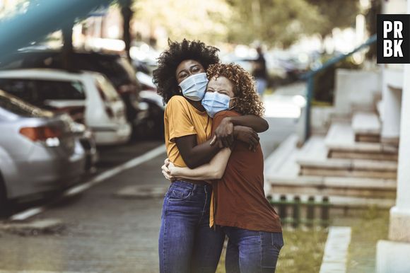 A pandemia reduziu o número de abraços consideravelmente
