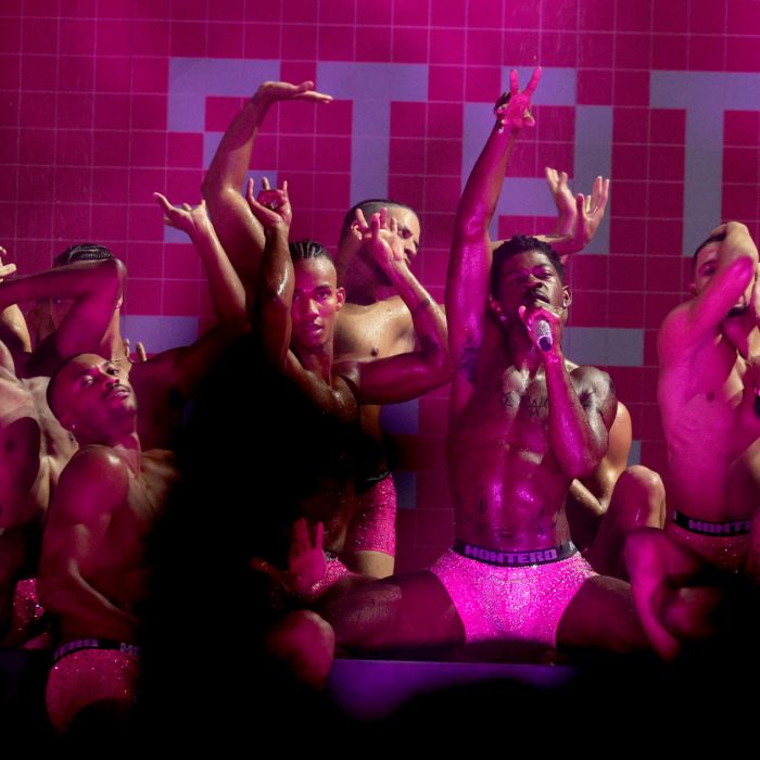  Lil Nas X usou sua apresentação no VMA 2021 para intensificar o debate sobre a AIDS 