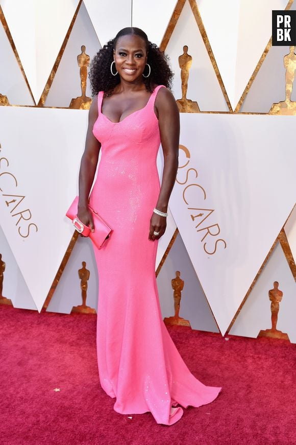 Estilista aponta que Viola Davis tem apostado em modelitos mais ousados, vibrantes e fortes