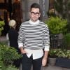 Dan Levy adora se divertir nas suas produções: "É uma maneira divertida de se expressar e certamente uma maneira divertida de vestir até mesmo a roupa mais simples"