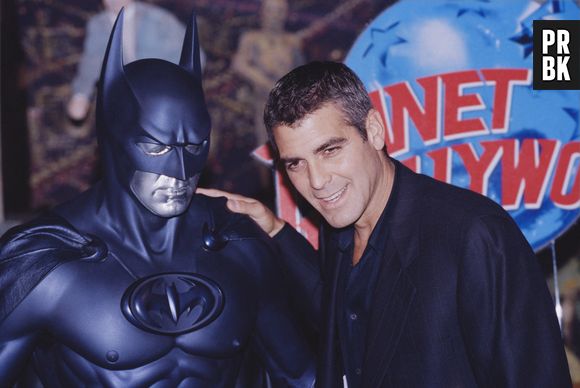 George Clooney protagonizou uma versão polêmica do Batman. Nessa adaptação, o uniforme do homem-morcego ressaltava os mamilos do anti-herói 