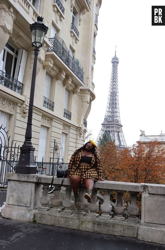 Jojo Todynho aposta em conjunto inspirado em moda colegial em Paris