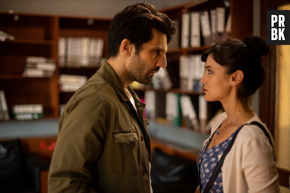 "Love 101": Para escaparem da expulsão, cinco estudantes tentam fazer com que dois professores se apaixonem