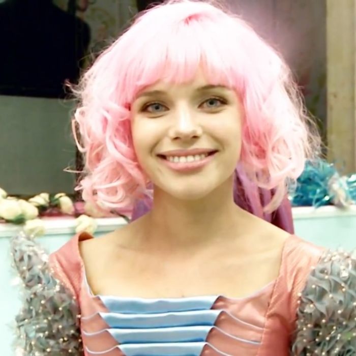  Bruna Linzmeyer com cabelo rosa para a Juliana de &quot;Meu Pedacinho de Ch&amp;atilde;o&quot; 