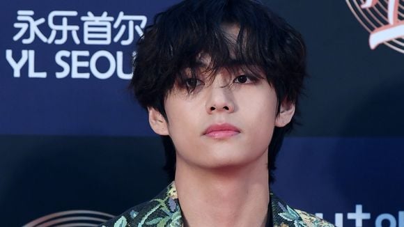 Polêmica no K-Pop! V, do BTS, desabafa após repercussão de rumor de namoro