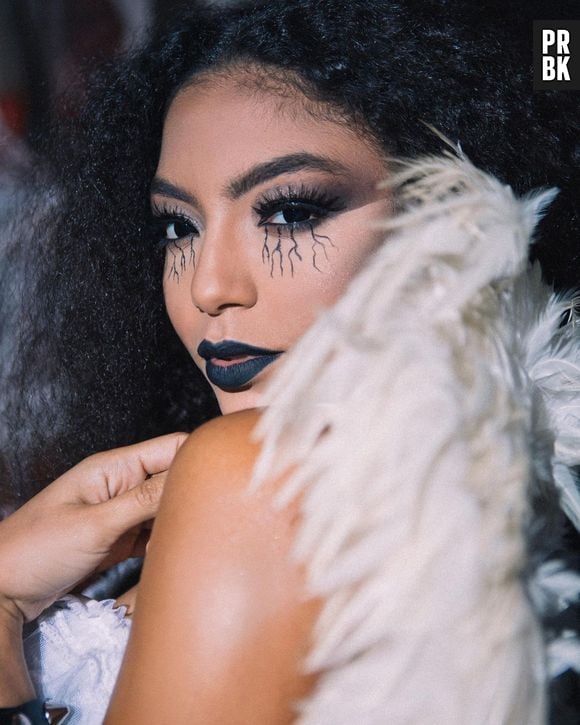 Maquiador de Any Gabrielly, do Now United, disse que o esfumado nos olhos demorou cerca de 20 minutos 