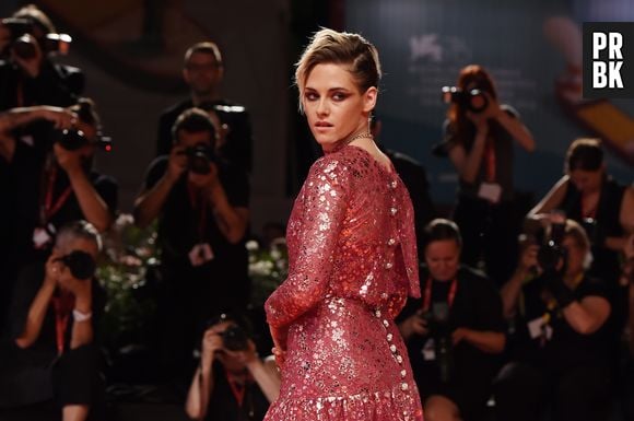 Kristen Stewart ainda disparou: "Eu acho que algumas pessoas se esconderam ao longo dos anos, e é tão óbvio que parece estranho"


