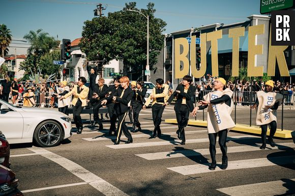 A participação do BTS em quadro do "The Late Late Show" foi ao ar nesta sexta-feira (17)