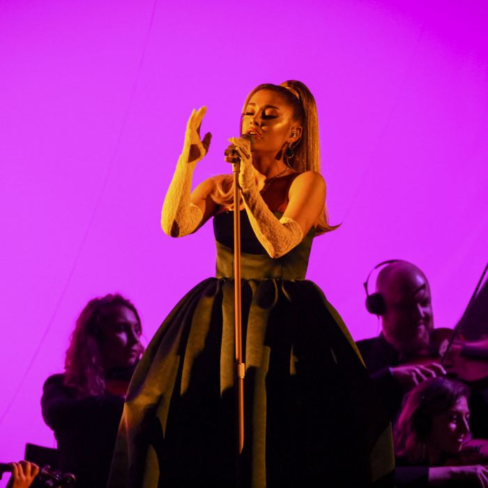 Alô, Ariana Grande, vem pro Brasil! A cantora integra o top 10 de shows mais aguardados em 2022
