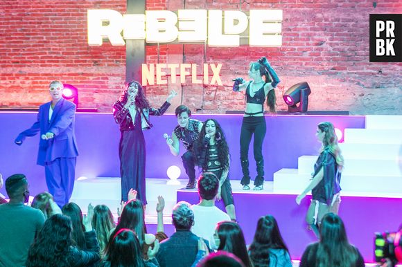 Elenco de "Rebelde", da Netflix, canta no evento "Somos Todxs Rebelde"