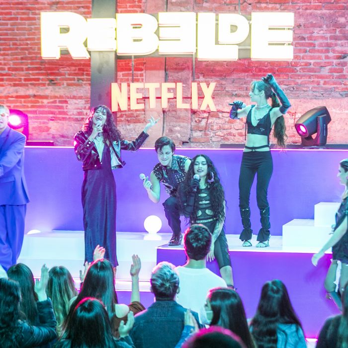Elenco de &quot;Rebelde&quot;, da Netflix, canta no evento &quot;Somos Todxs Rebelde&quot;