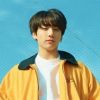 Casaco do Jungkook em "Euphoria" inspirou look de repórter fã do BTS