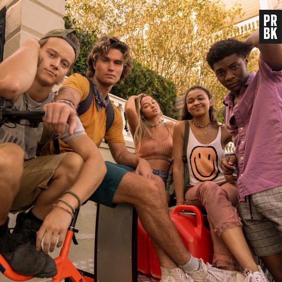 "Temporada de Verão": nova série brasileira da Netflix estreia nesta sexta (21) e tem muitas semelhanças com "Outer Banks"