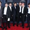 BTS: os looks de terno do BTS são basicamente incríveis