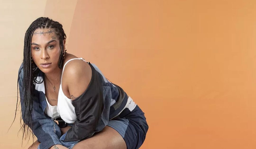 Erim va men birga janjal qilamiz Alevtina Munkonova, birinchi Buryat porno aktrisasi