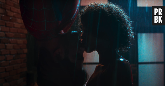 Jão fez referência à "Homem-Aranha" no clipe de "Idiota"