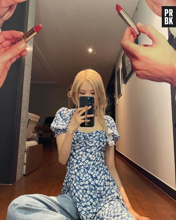 Vestido florido é uma opção romântica, que é a cara de Rosé, do BLACKPINK