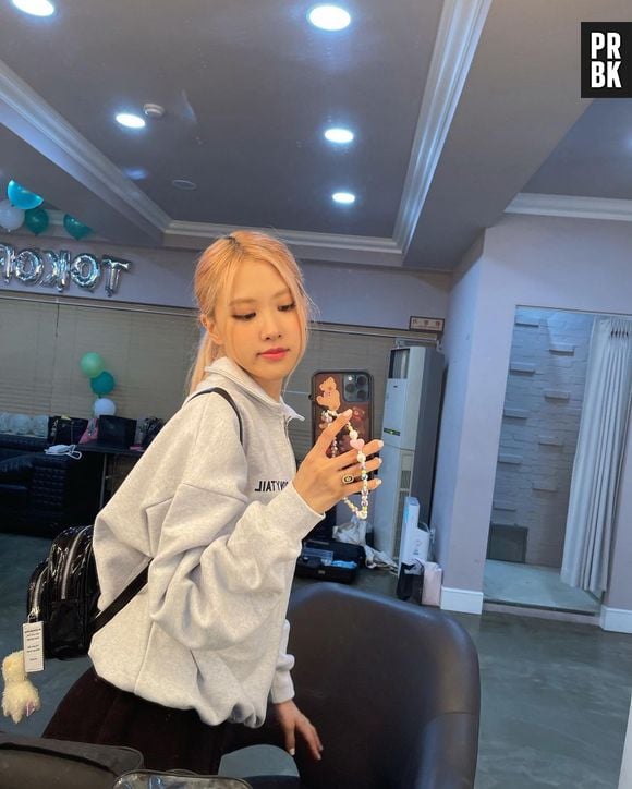 Rosé, do BLACKPINK, não abre mão do conforto na hora de montar o look