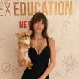 "Sex Education":  Mimi Keene   fez sua cachorra,   Baby, aparecer na série  