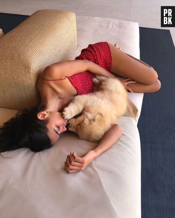 Bruna Marquezine mostrou sua pet, Amora, no Instagram