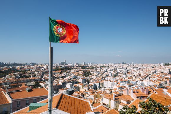 "Não Inviabilize" traz diversas histórias de pessoas que foram muito trouxas, como a moça que bancou o sonho do namorado de ir para Portugal e, na verdade, ele estava em São Paulo às custas dela