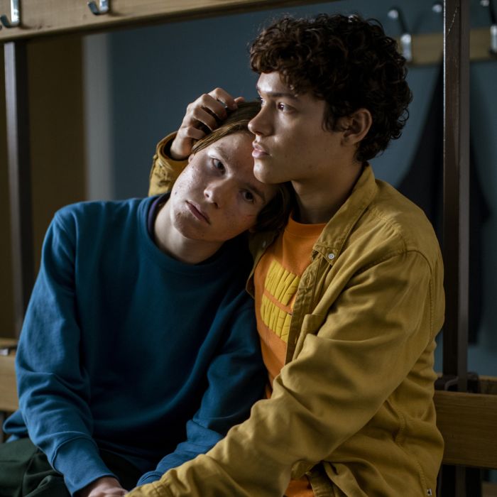  &quot;Young Royals&quot;: Edvin Ryding e Omar Rudberg tentam esconder futuro de Wilhelm e Simon na 2ª temporada da série sueca da Netflix  