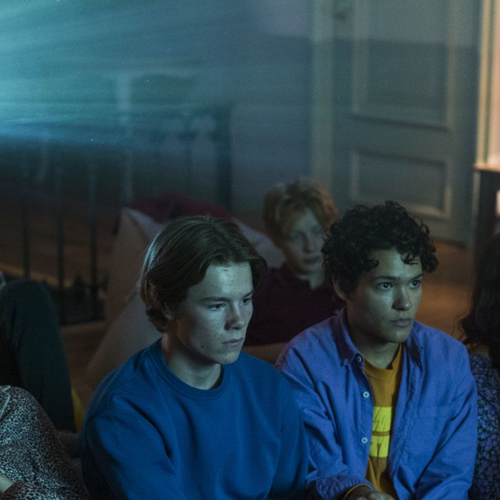 Stranger Things 4: novas fotos confirmam retorno de personagem