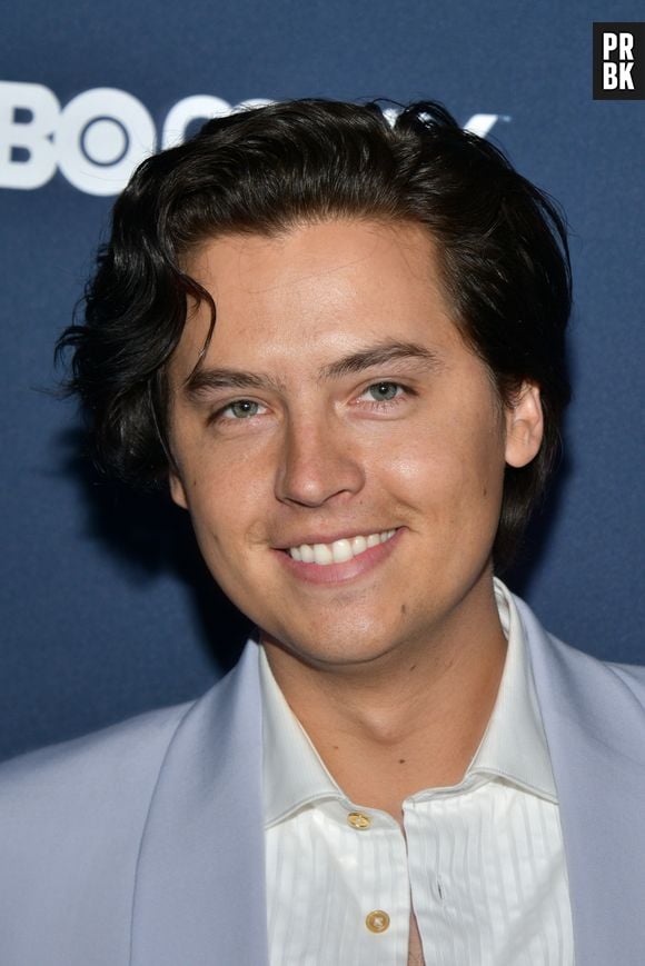 Em entrevista à GQ, Cole Sprouse admitiu que ele e a maior parte do elenco querem o fim de "Riverdale"