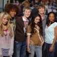 Em "High School Musical", Zac Efron atuou com Vanessa Hudgens, Ashley Tisdale e mais