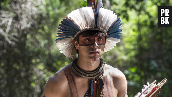 Outra etnia! Rodrigo Simas fez um indígena em "Novo Mundo"